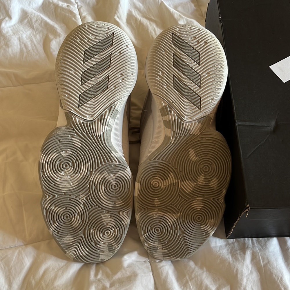 Shoes - Picture 4 of 4